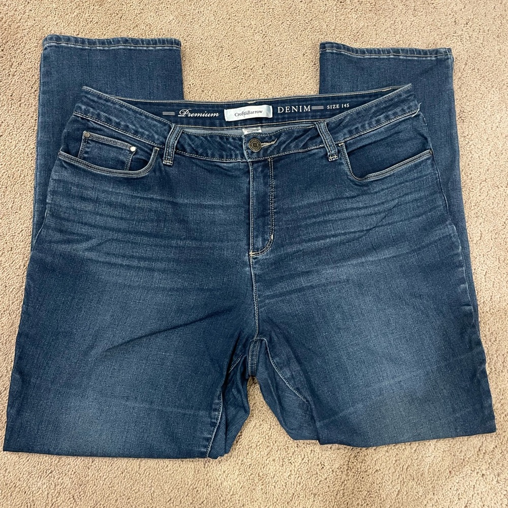 Croft & Barrow Denim straight leg jeans. Size 14 short.